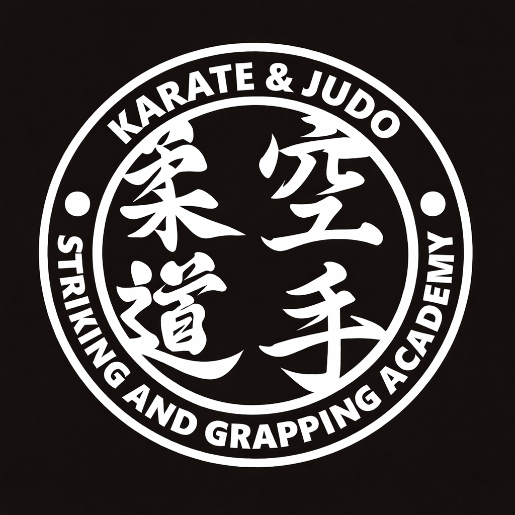 Striking & Grappling Logo